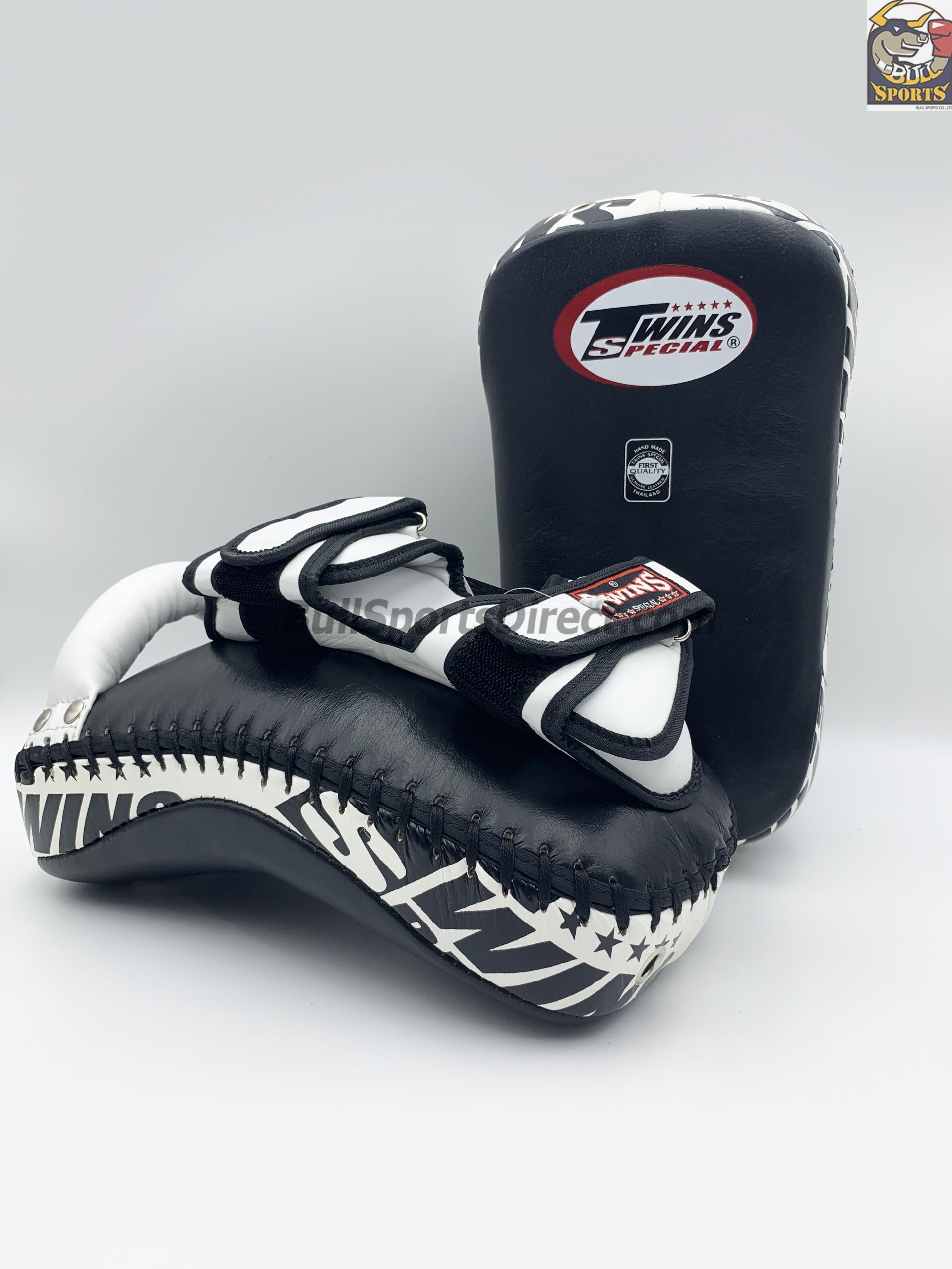 20-9.jpg Twins-KPL-12 Deluxe Kicking Pads - Image 1